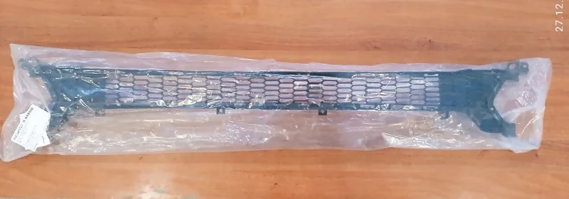 SAT STKA03000G0  Решетка в бампер Kia Ceed JD до рестайлинга  Аналог Hyundai/Kia 86560-A2000